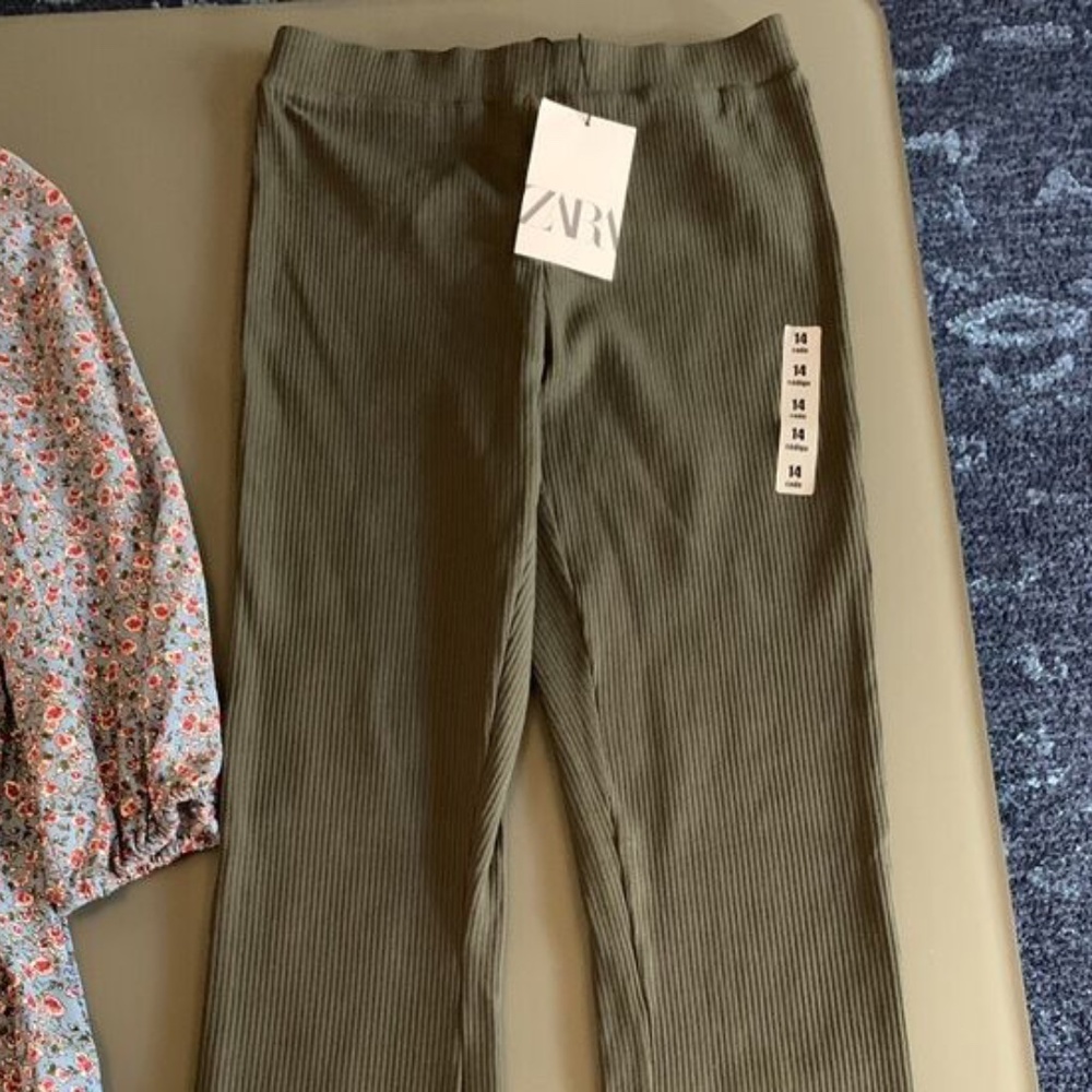 Zara Girls green stretchy yoga pants size 13/14 NWT